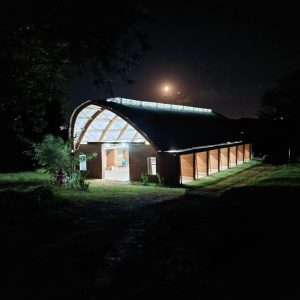 À noite